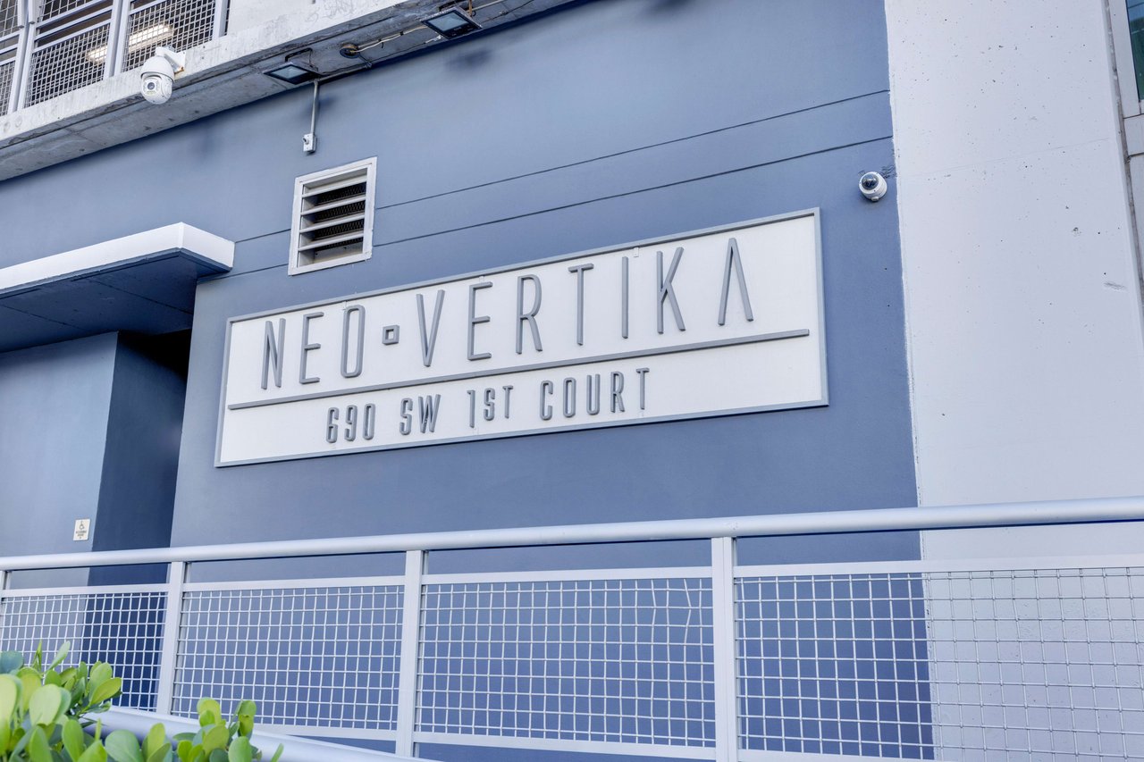 690 SW 1Ct #2308 Miami FL-33130