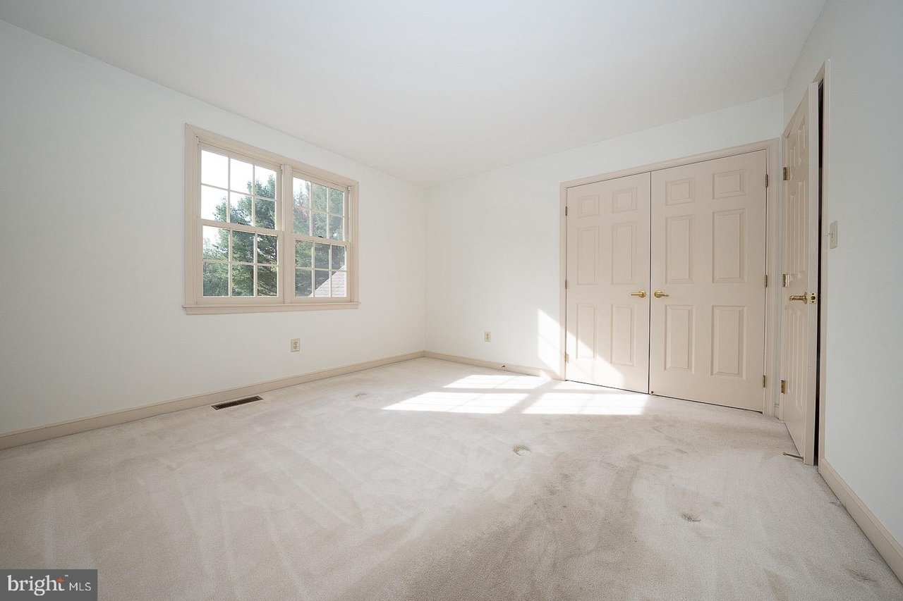 25 Autumn Hill Ln