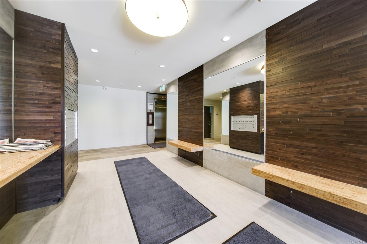 302-3815 Rowland Ave