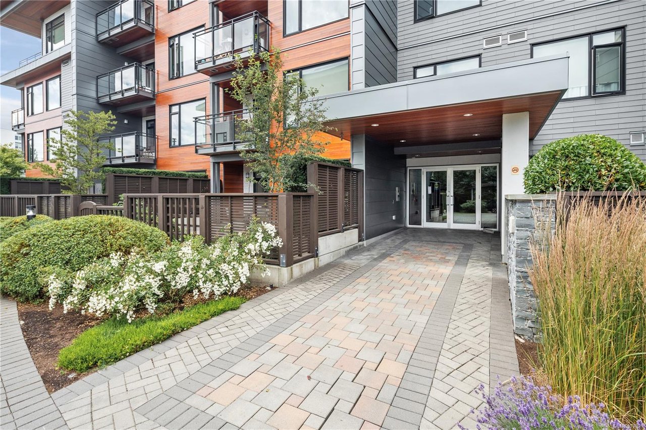 302-3815 Rowland Ave
