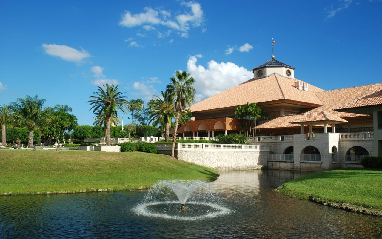 Explore Luxury Homes for Sale Broken Sound Boca Raton with Ken Berke Real Estate, prestigious golf course living, resort-style amenities, & elegant estates.