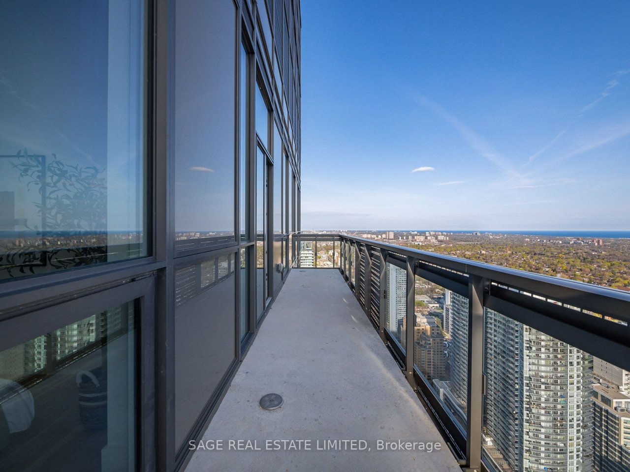 E2 CONDOS PENTHOUSE 