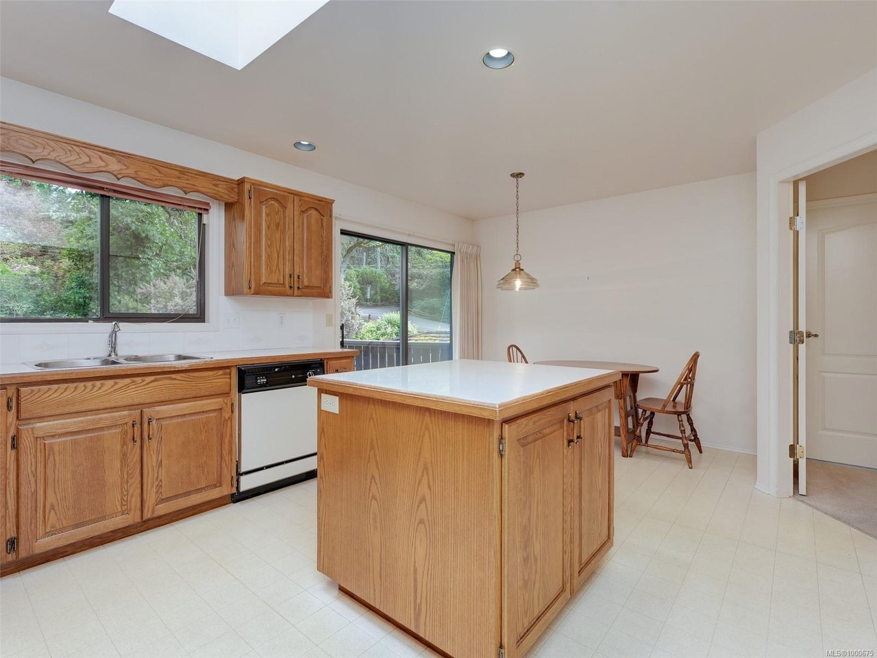 102 High St, View Royal