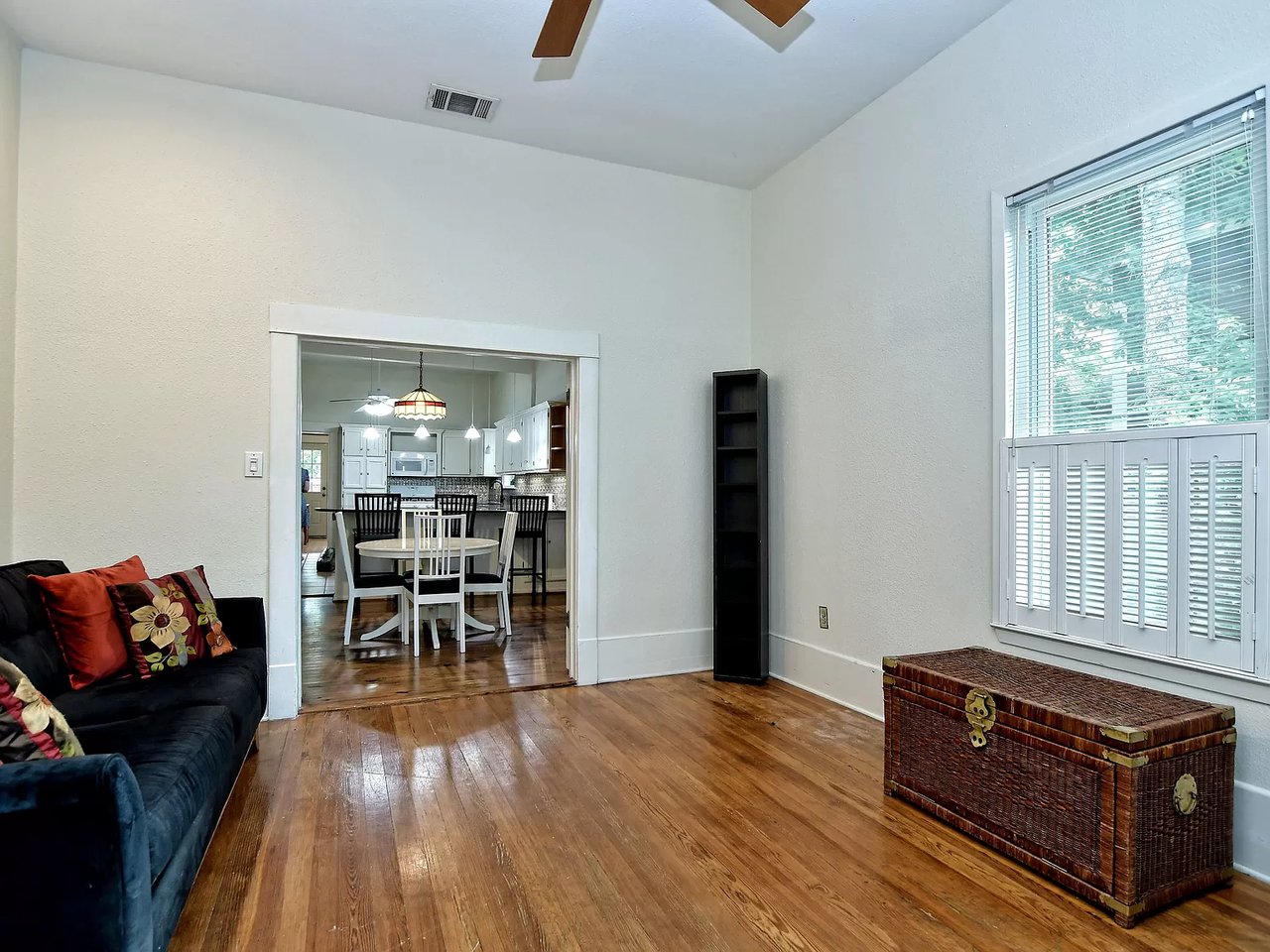 3904 Ave C