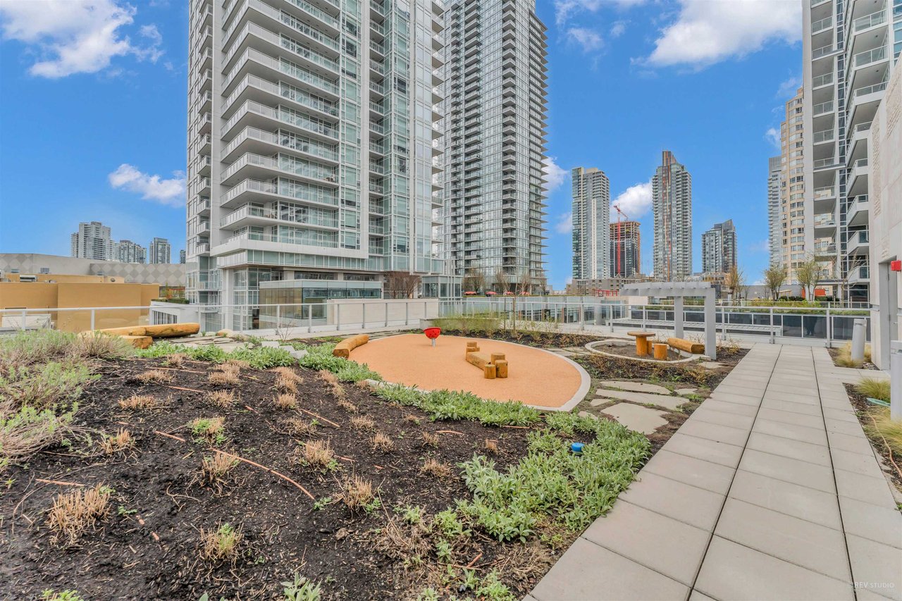 1101-6000 Mckay Avenue, Burnaby