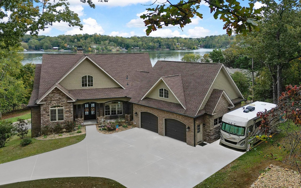 Wallace Luxury Spotlight | 110 Blue Herron Drive Lenoir City, TN 37772
