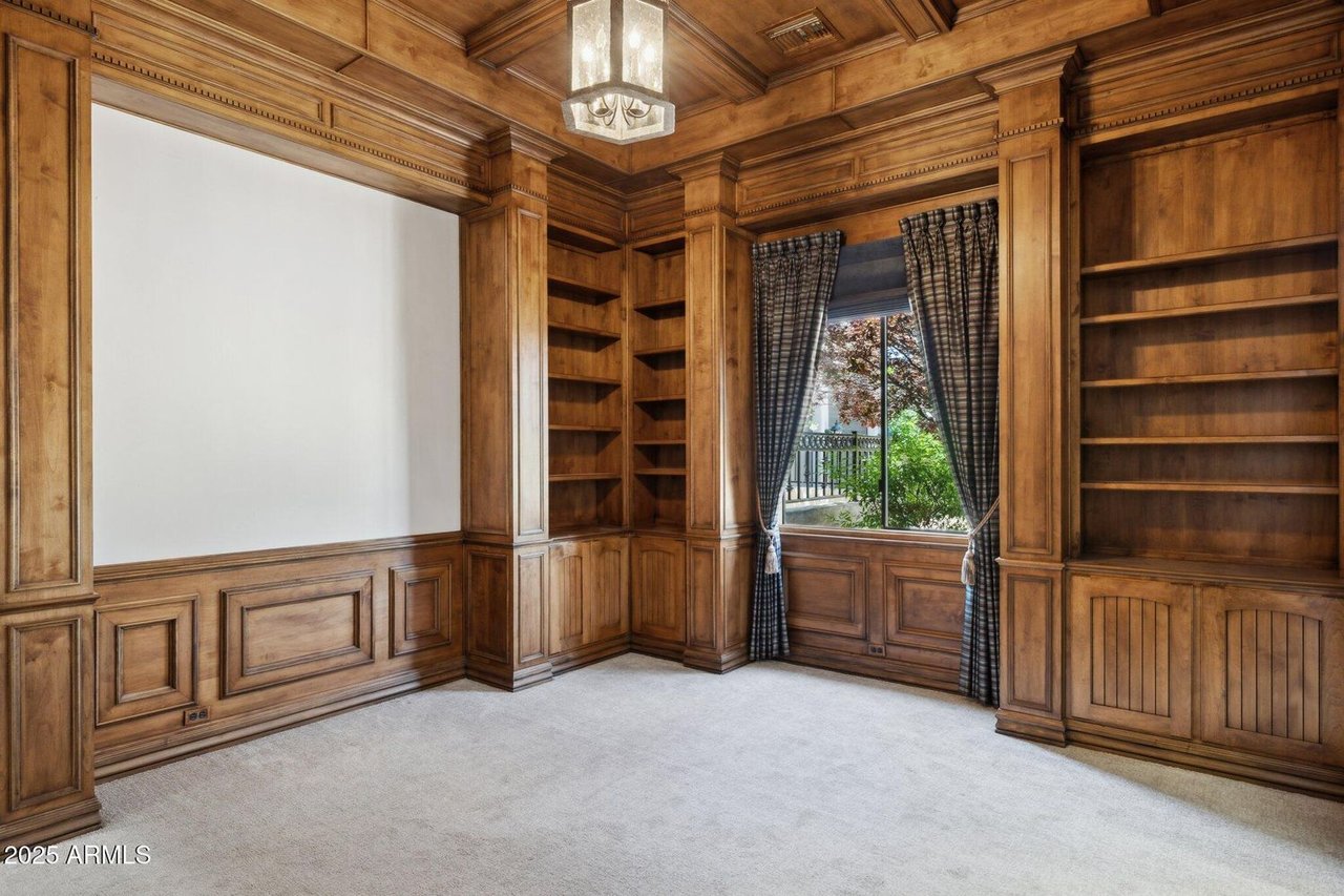 3731 E Halifax Cir 85205