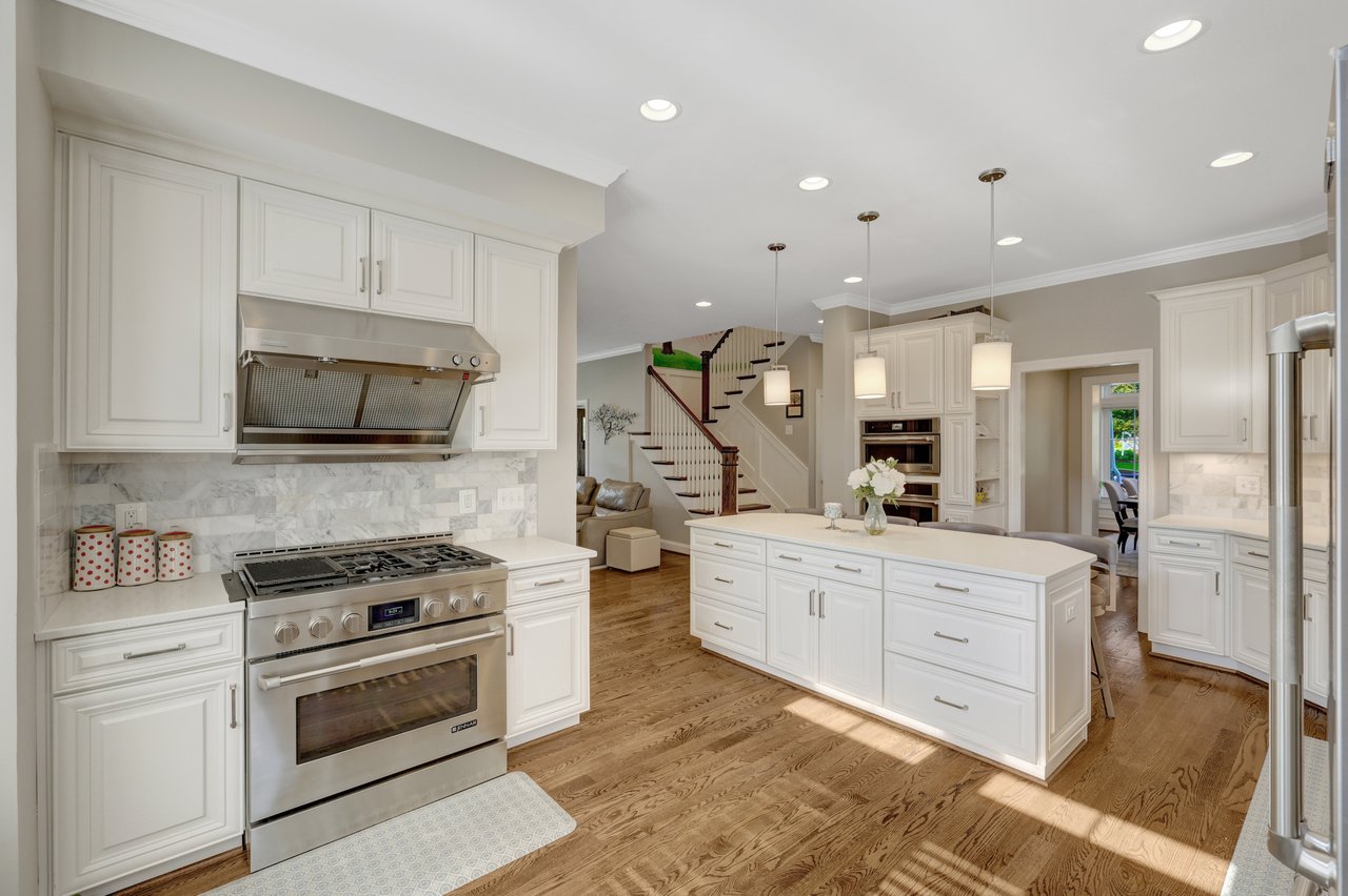 300 Jade Ct NW