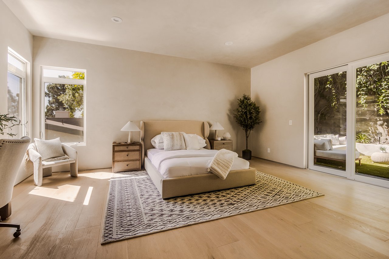 1969 Curson Pl, Hollywood Hills 