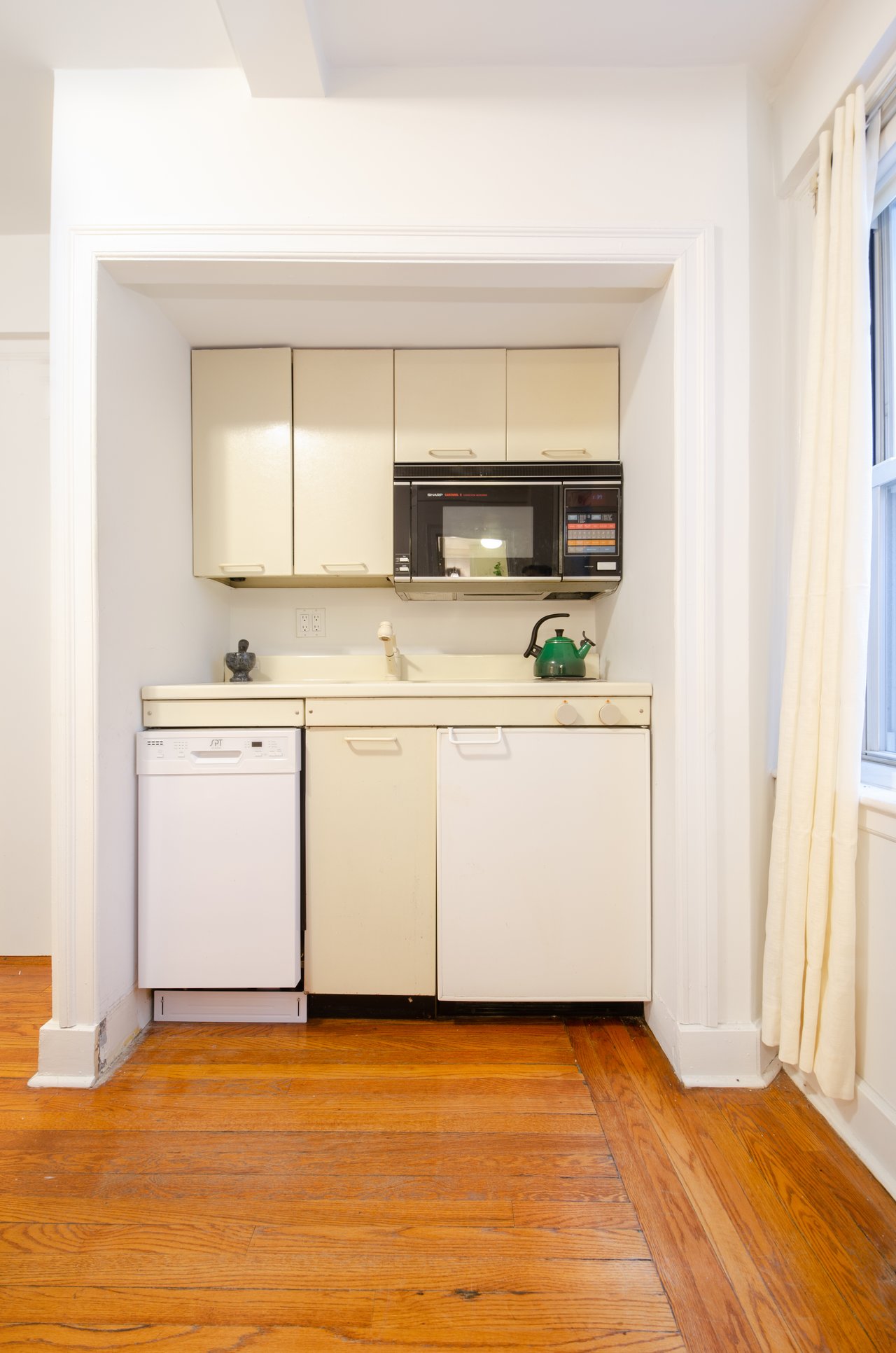 321 East 43rd Street #410