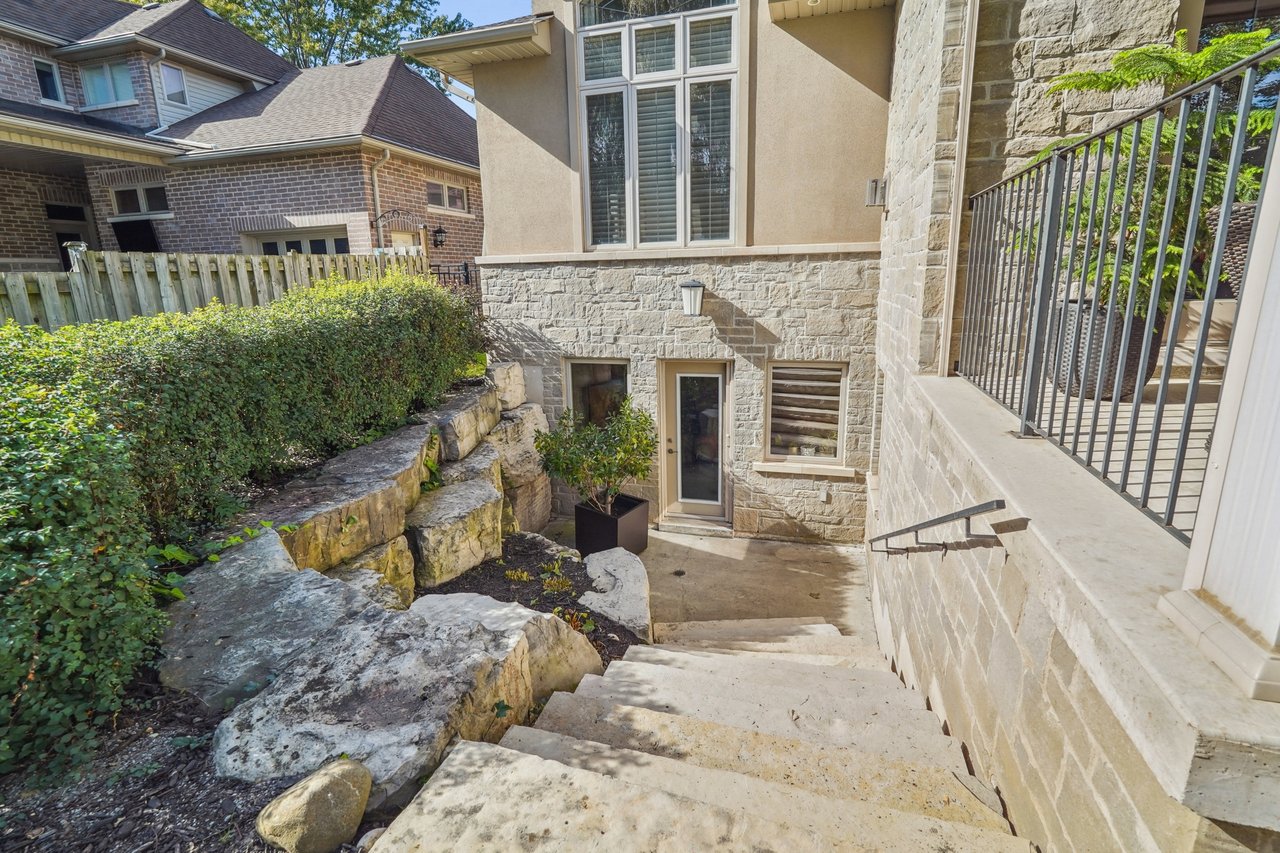 Show-stopping luxury in the heart of Southwest Oakville