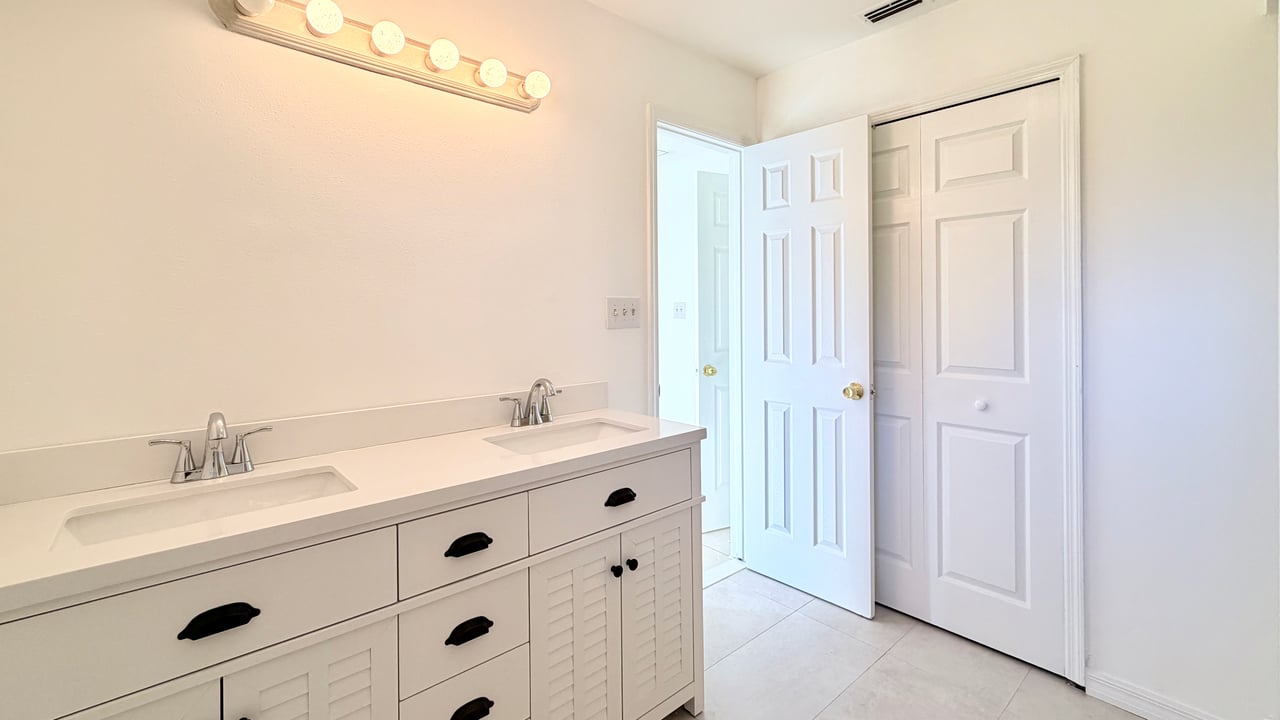 Longwood Three-Bedroom, Two-Bathroom Duplex for Lease on Lake Wayman