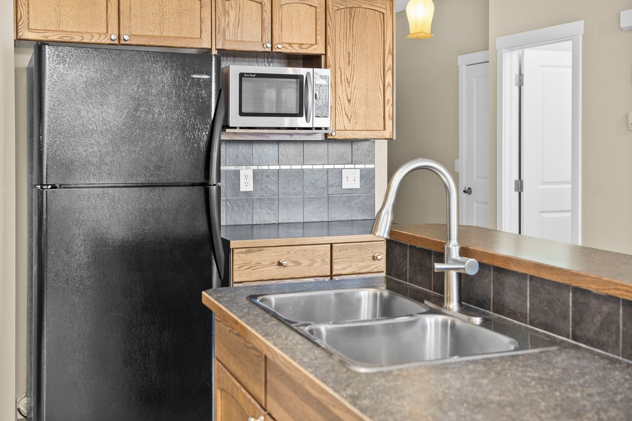 156 Rockyspring Grove NW