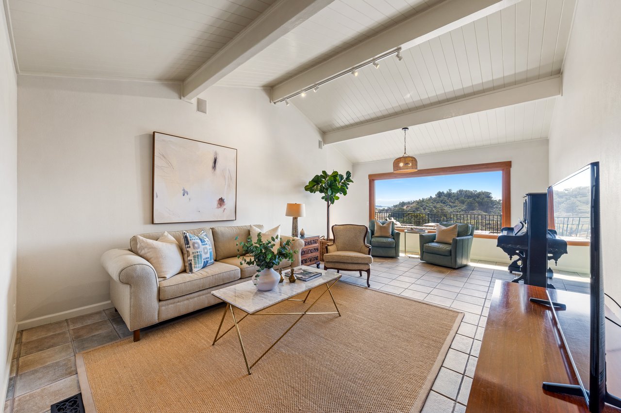 Sunny View Residence in Peacock Gap