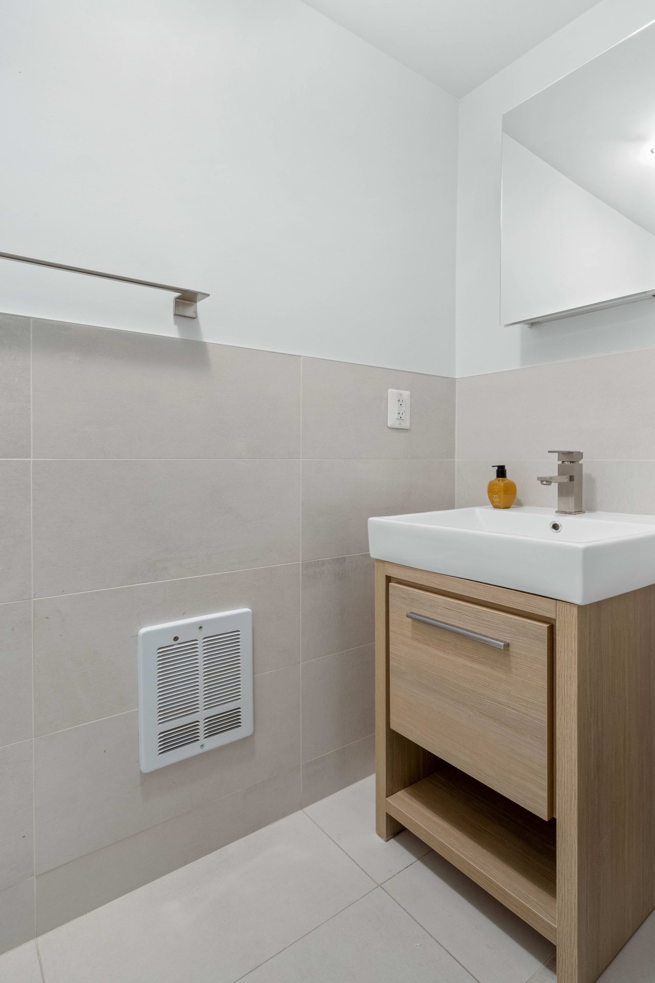 210 Pulaski Street, 1A