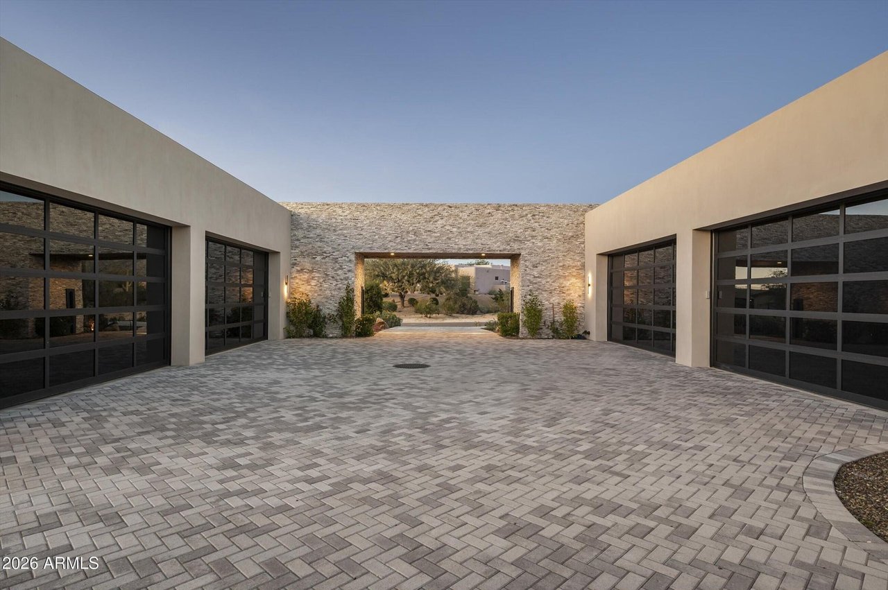 9245 E RIMROCK Drive