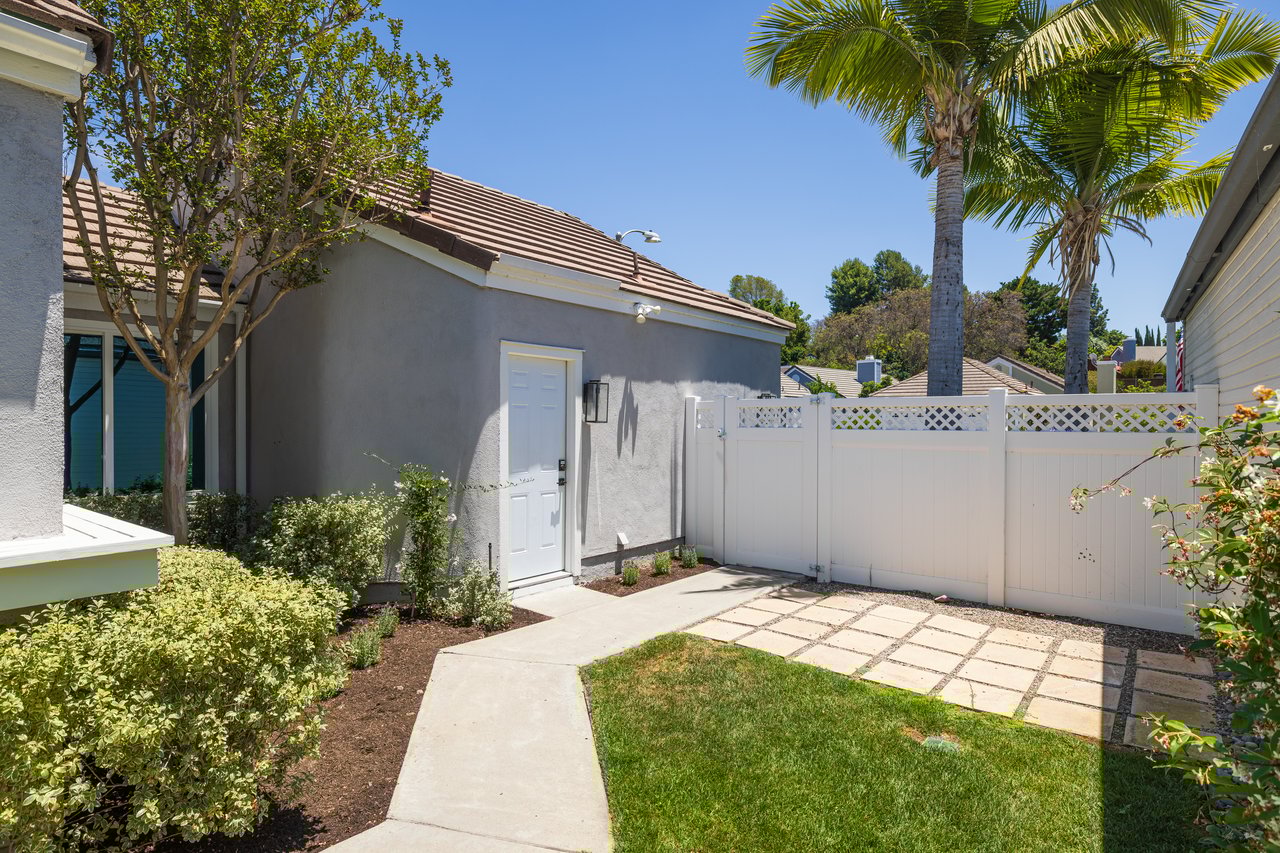 21 Indian Hill Ln