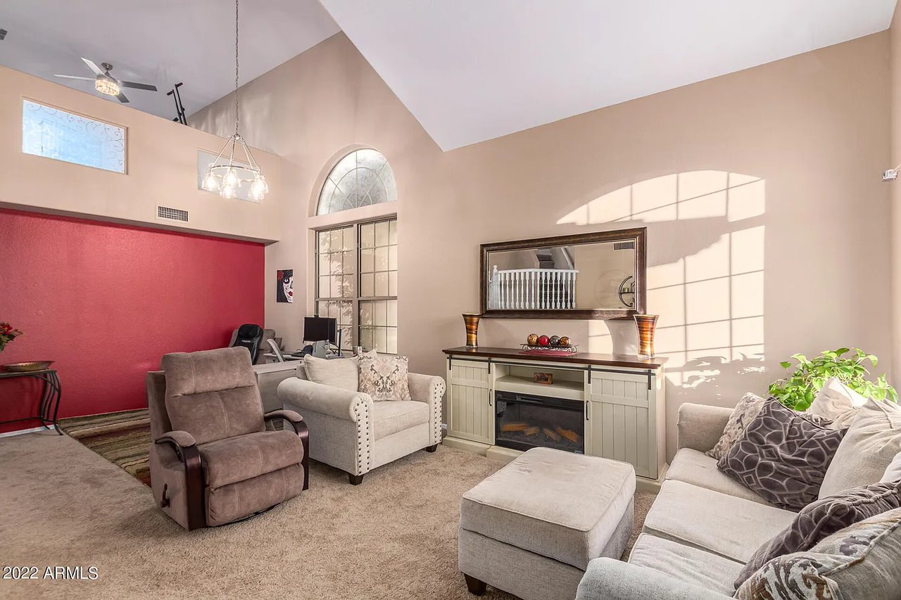 2528 E Vista Bonita Dr