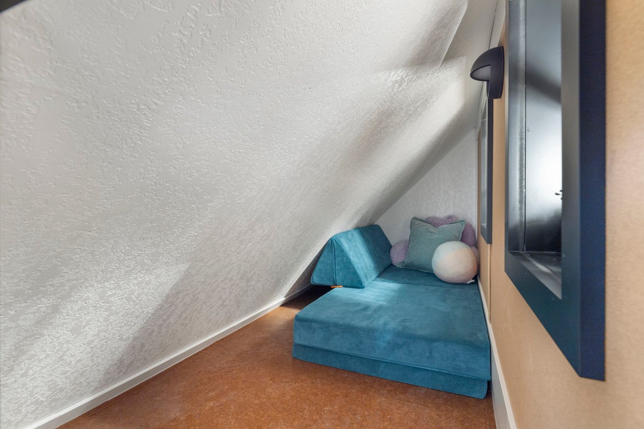 19 Bearspaw Ridge Crescent