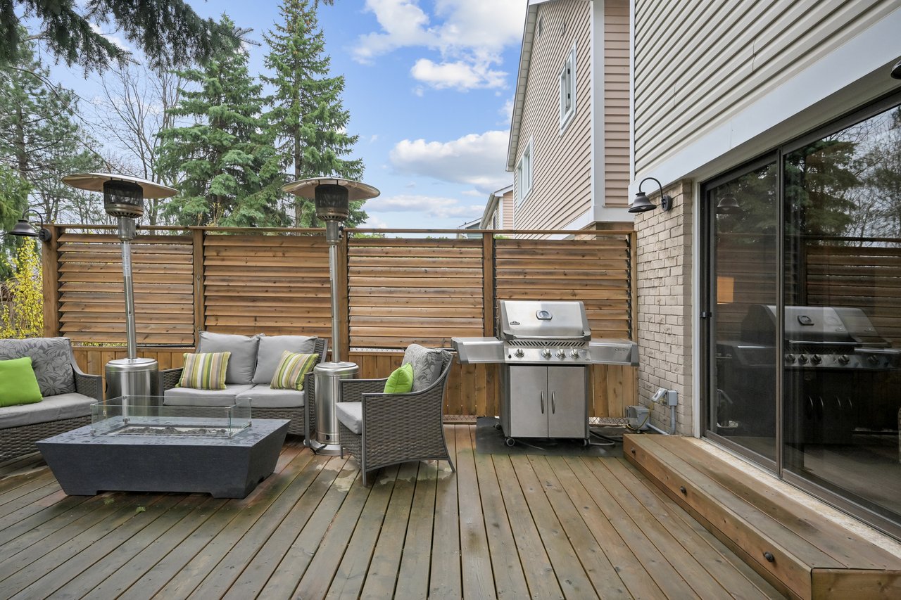 Ravine Living in Glen Abbey!