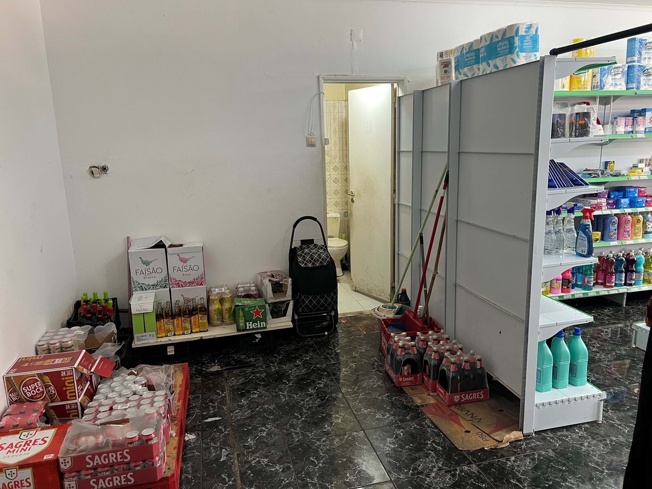 Prime Commercial Space Near Lisbon – Tenant in Place – 5% Annual Return