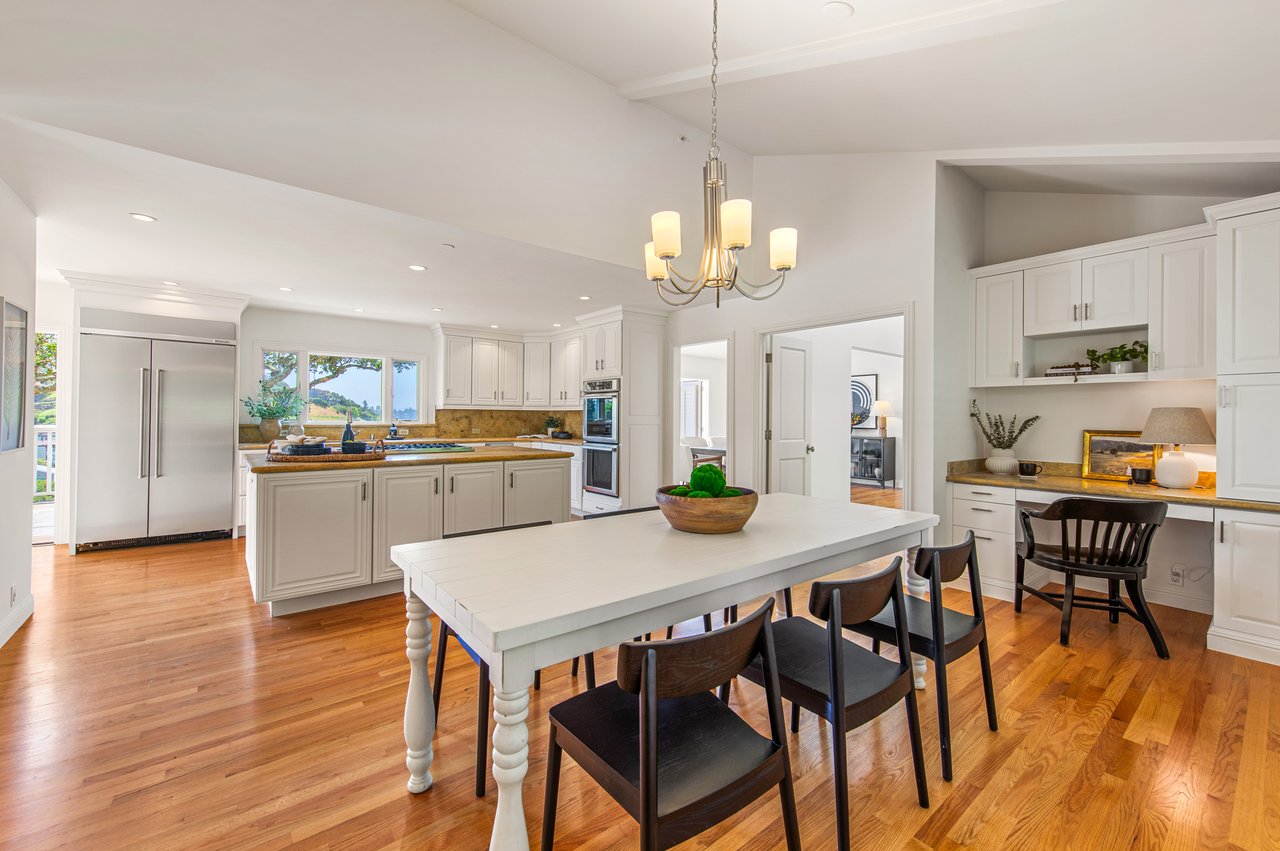 Picturesque and Private View Residence