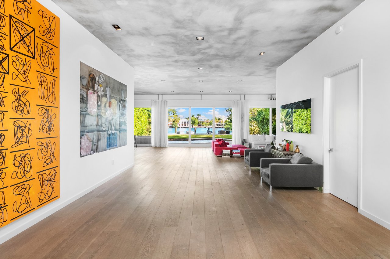 441 E Dilido Dr