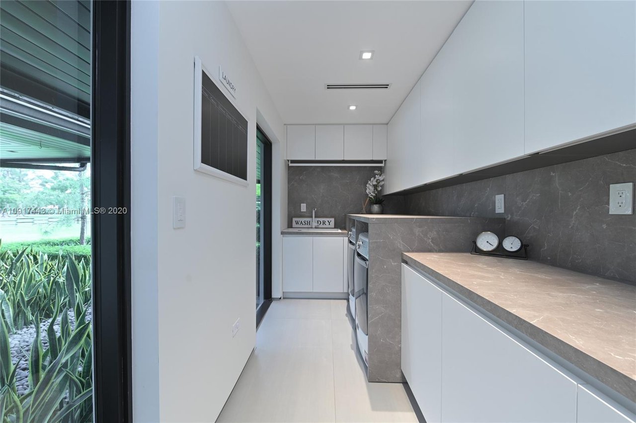 16121-16111 Aberdeen Way