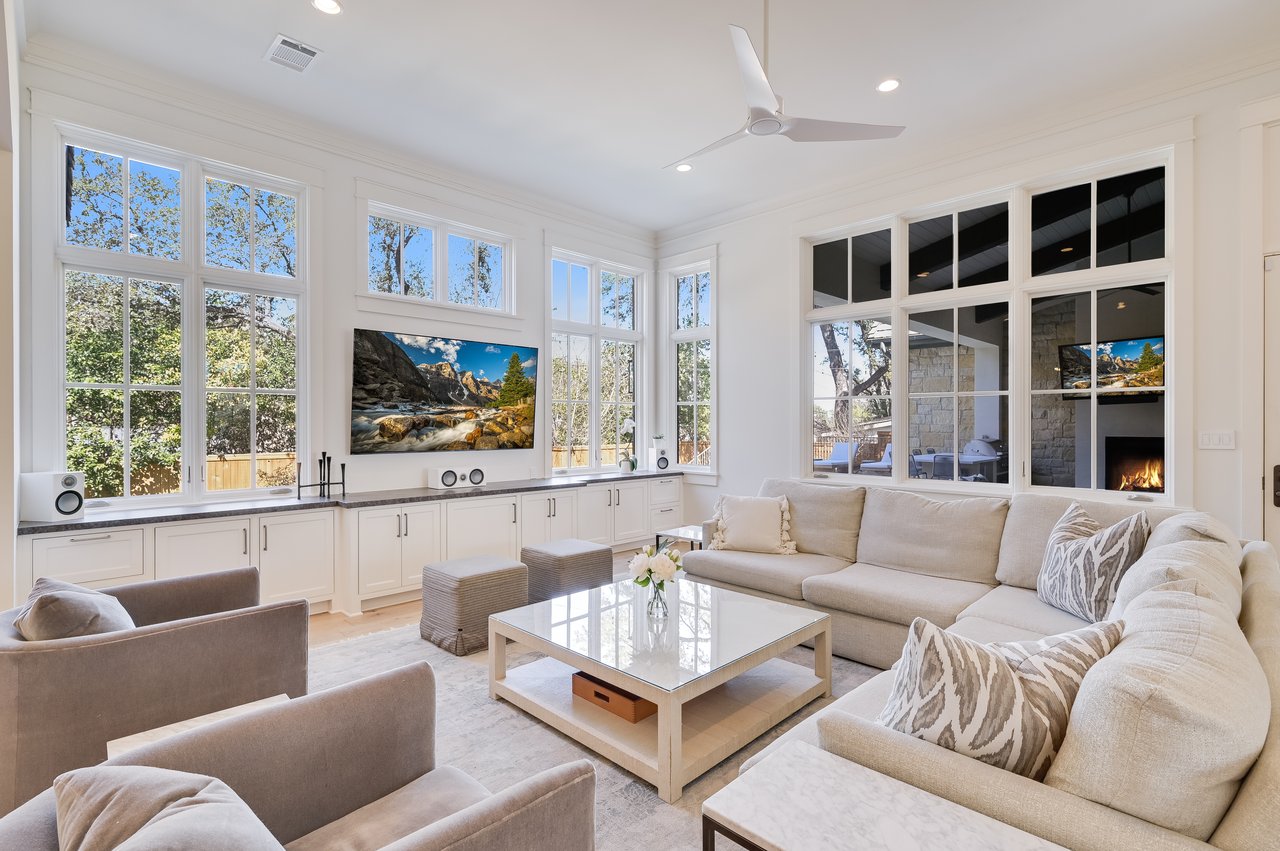 4907 Rollingwood Drive