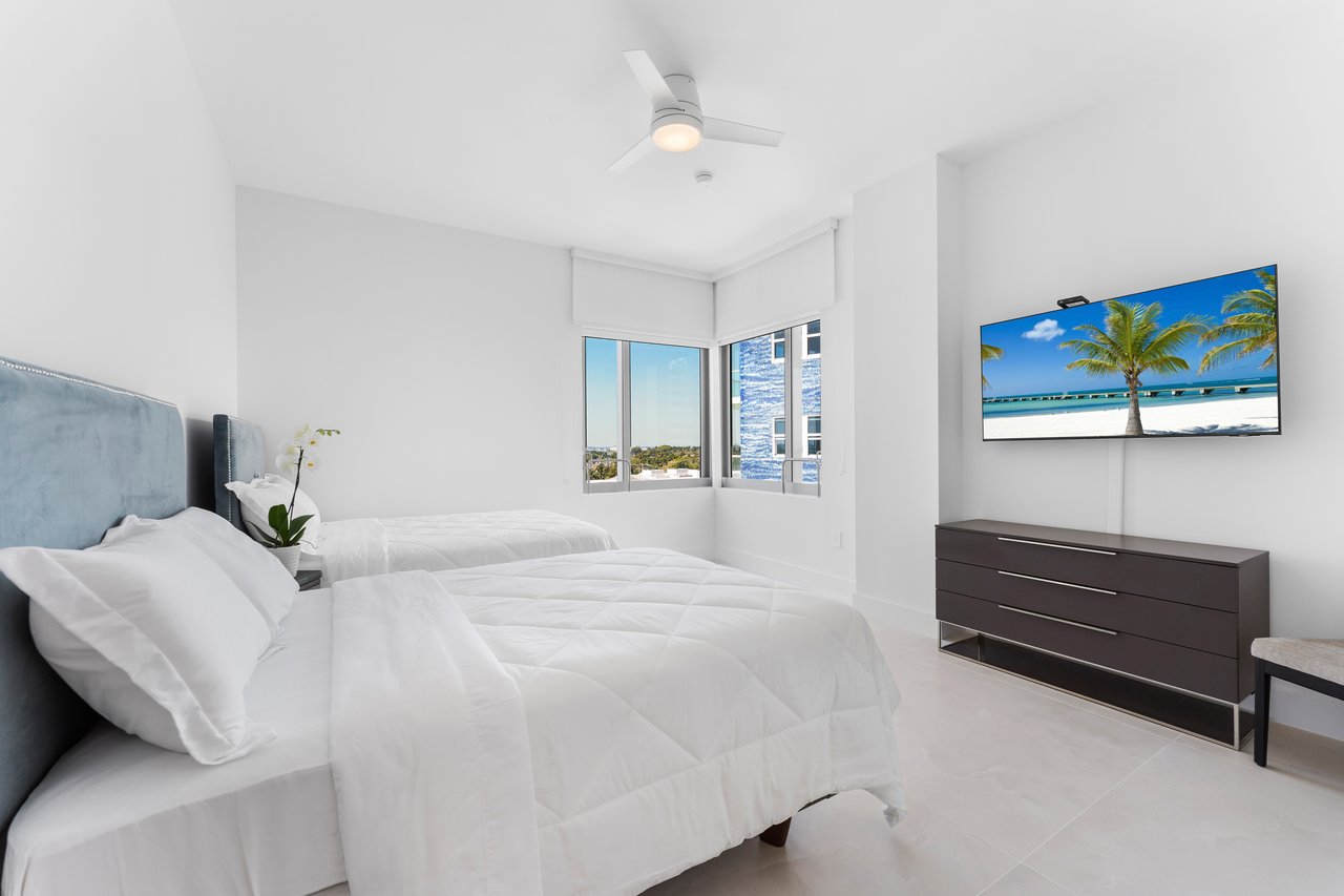 Aqua Gorlin Residence 703
