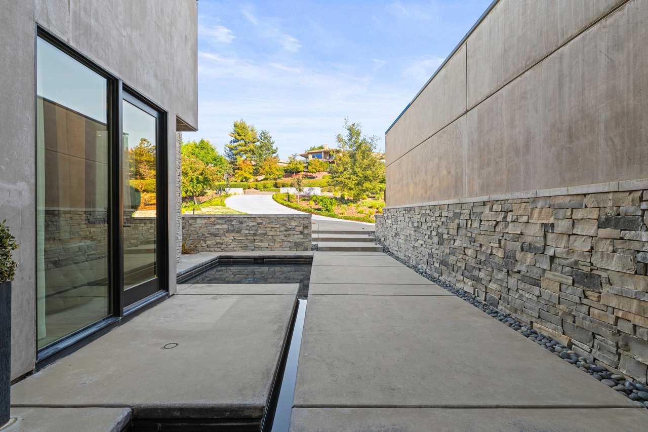 4573 Greenview Drive