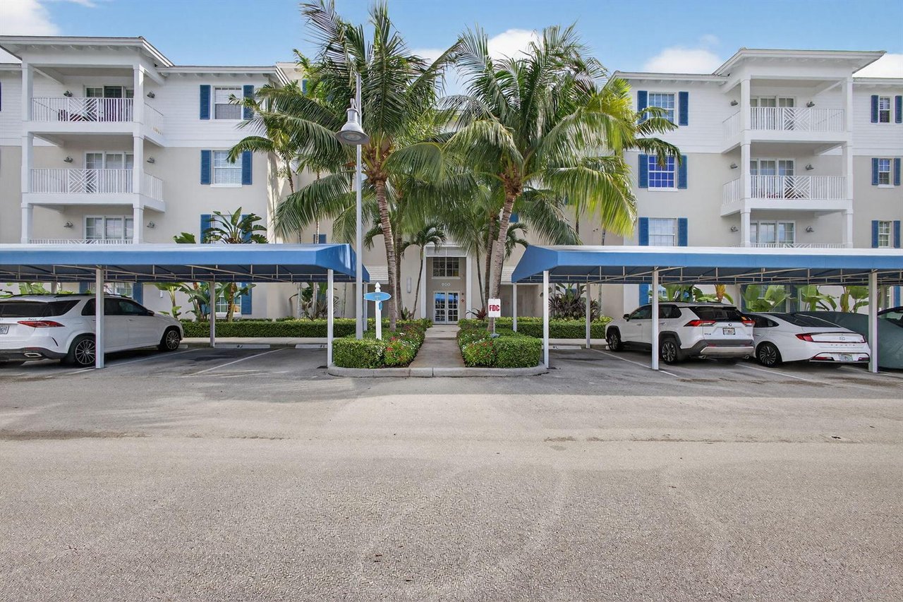 833 Bay Colony Drive S