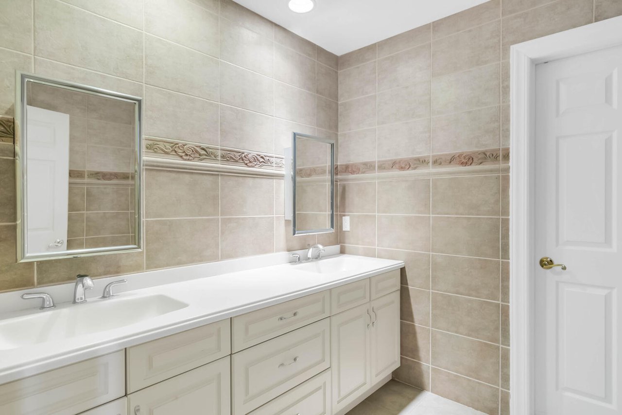 #1595 Summer Rental on the Oceanfront with Pool