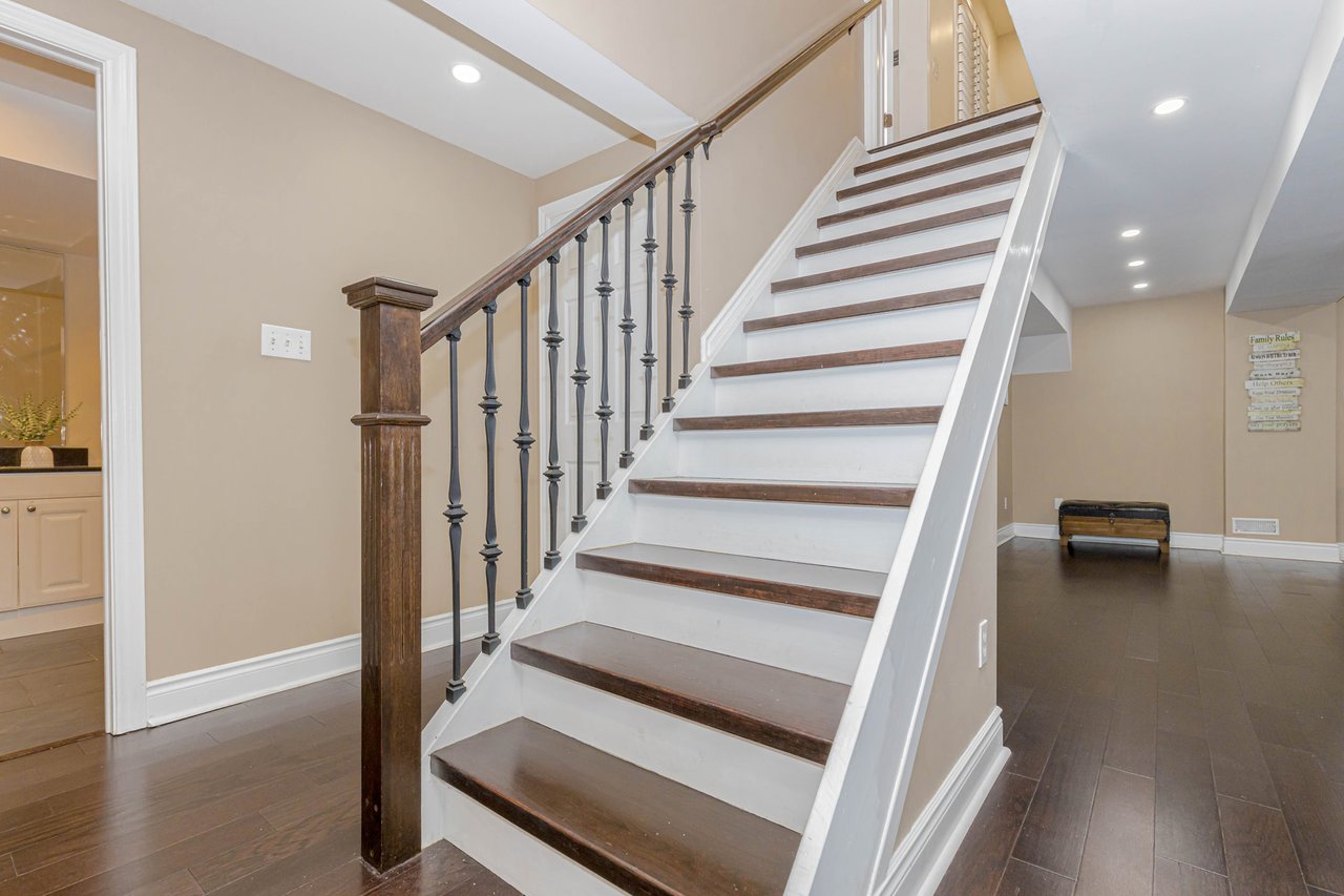 7108 Gablehurst Crescent