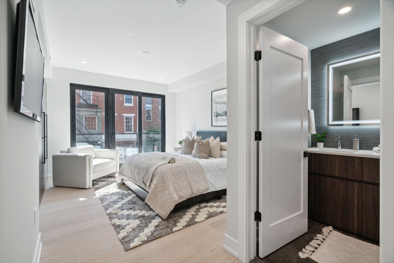 160-64 N 2nd St #201, Philadelphia, PA 19106