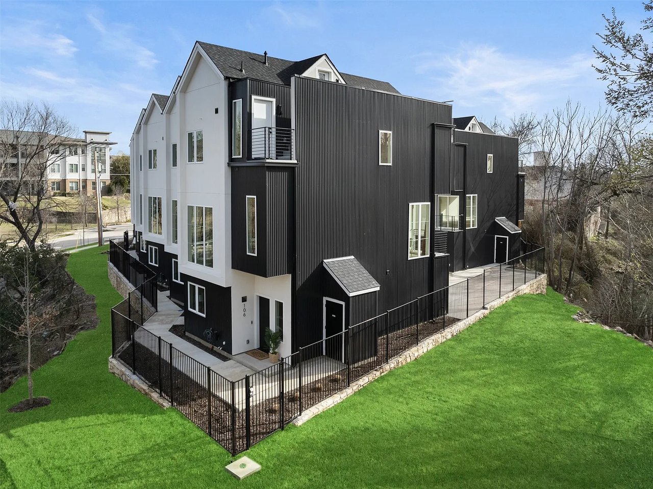 4811 Denton Dr, #105