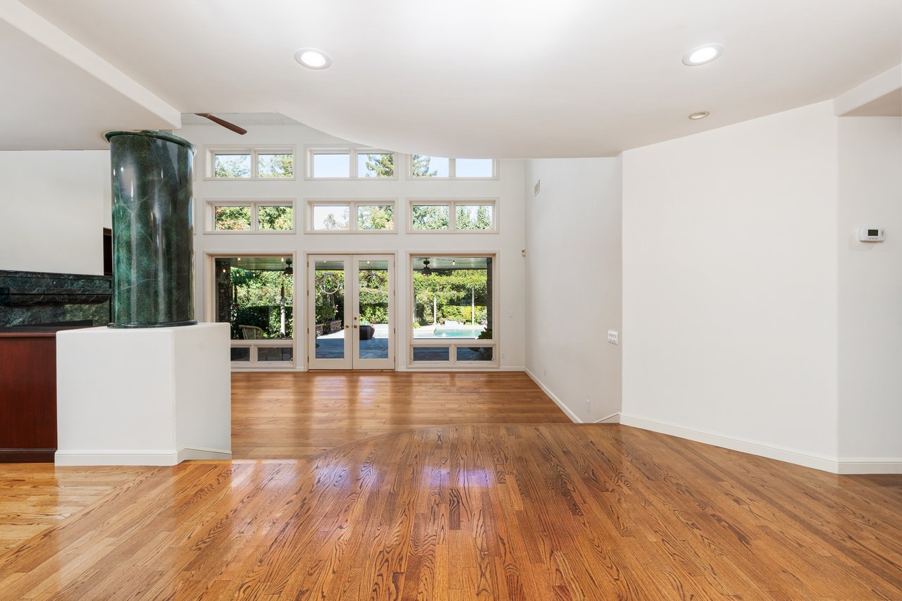 7285 N San Pedro Ave