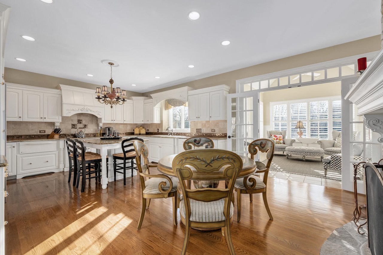 3723 Grand View Ct, St. Charles IL. - Luxury Living in the Tradition Neighborhood