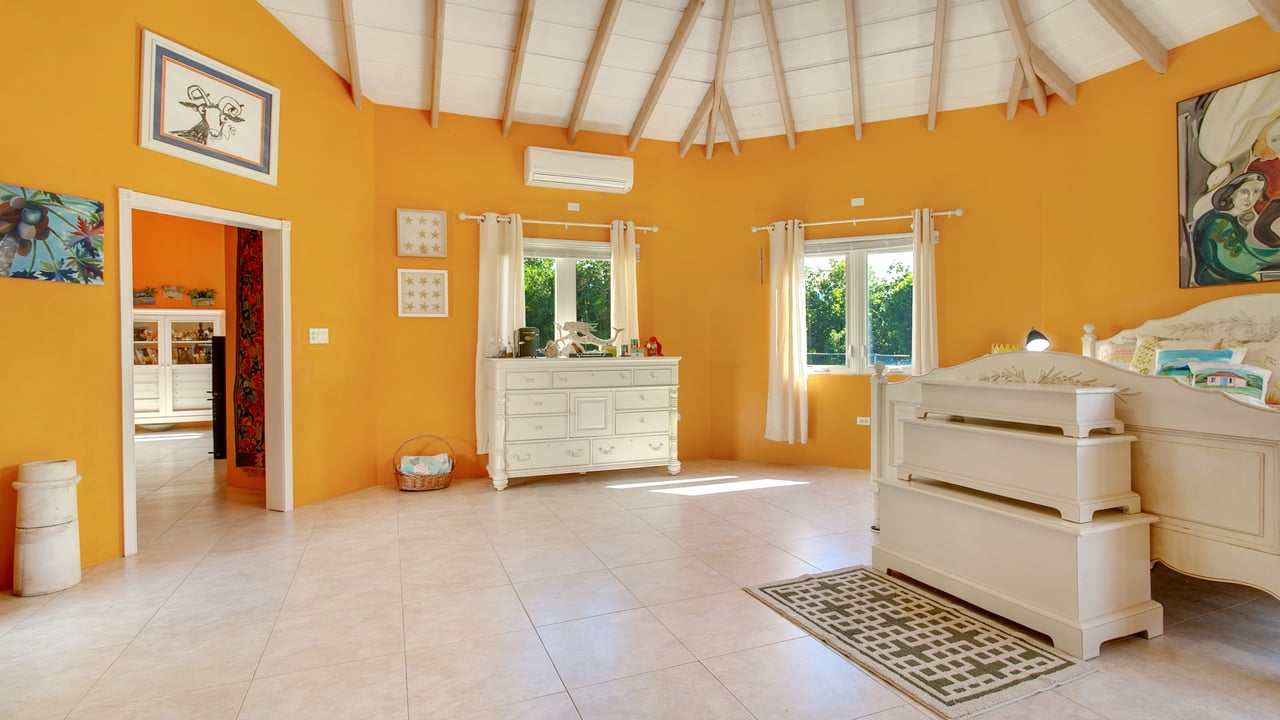 Octagon Villa West End