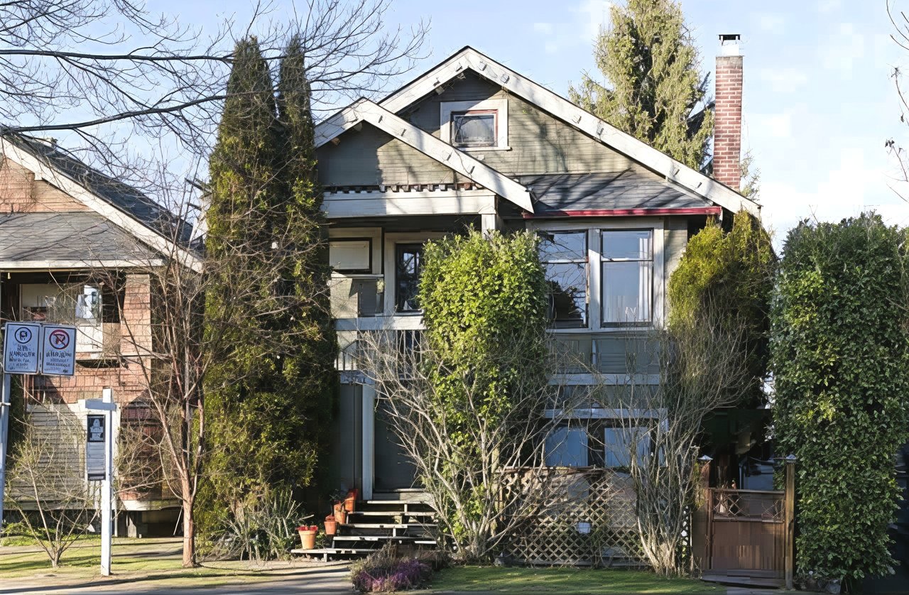 857 W 17th Ave