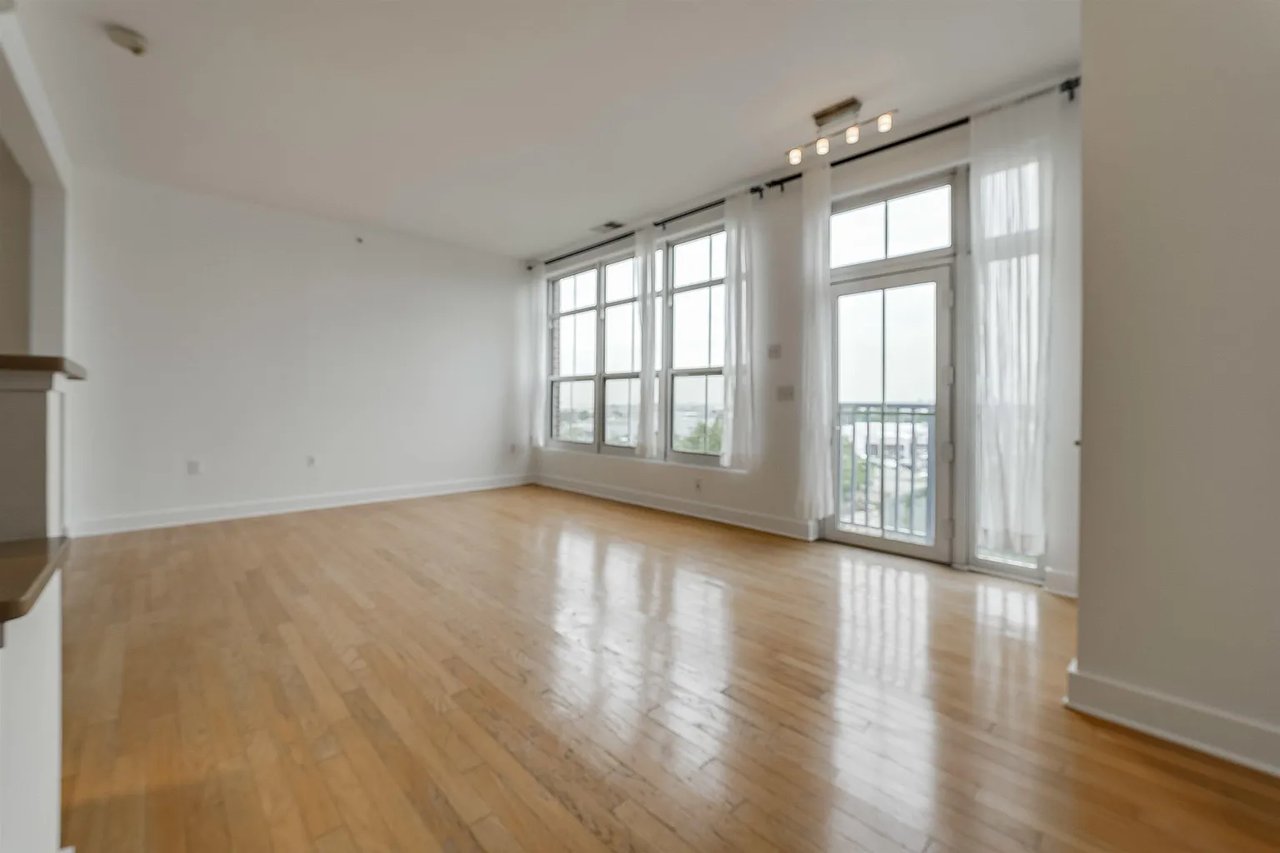 3 Greenwich Dr #112
