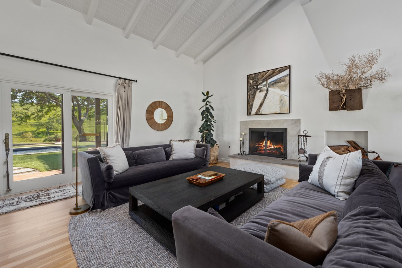 CONTEMPORARY HACIENDA with Privacy, Views, and Quality Craftsmanship