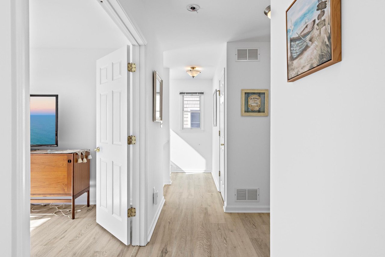 7 W Julia Ave, Long Beach Twp