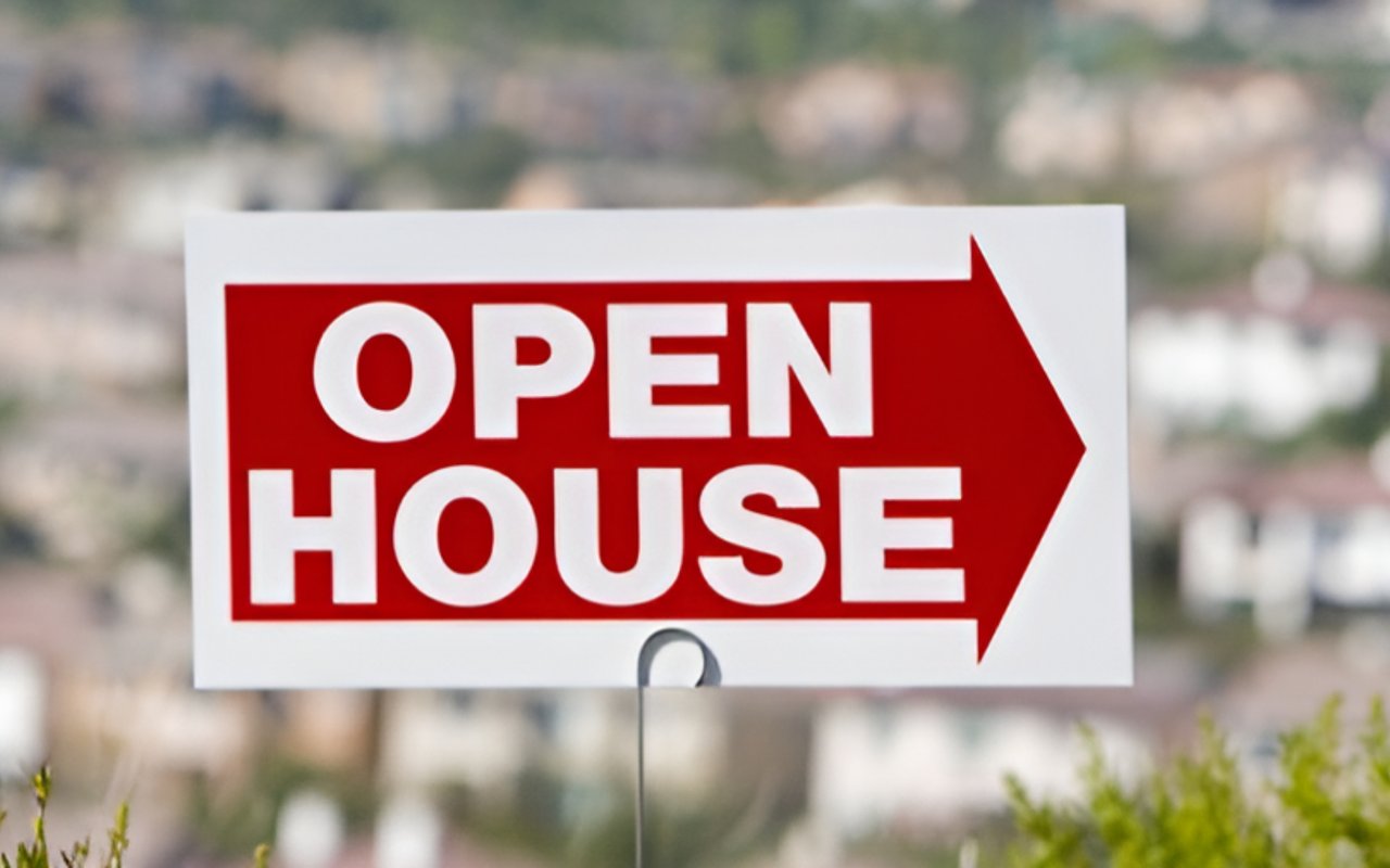 Hosting Open Houses in the Winter: Tips for a Warm and Inviting Experience