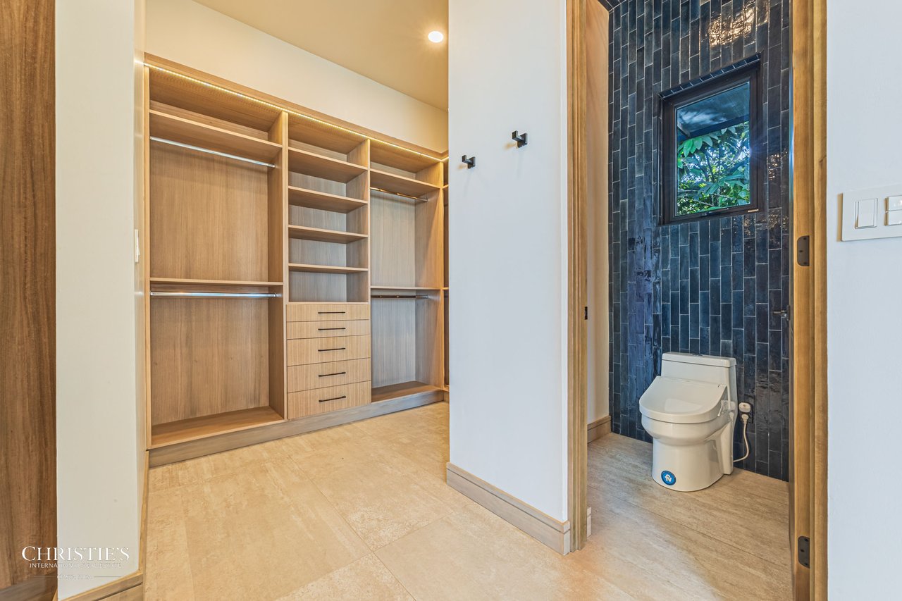 Luxury Estate in Escaleras — 5.5 Acres Majesty of Incredible Ocean Views 