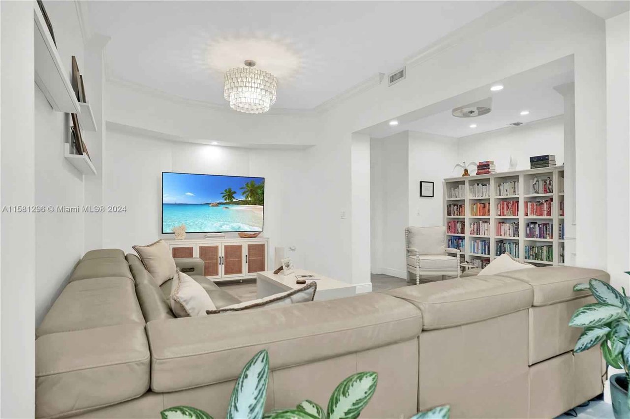 848 Brickell Key Dr Unit 204