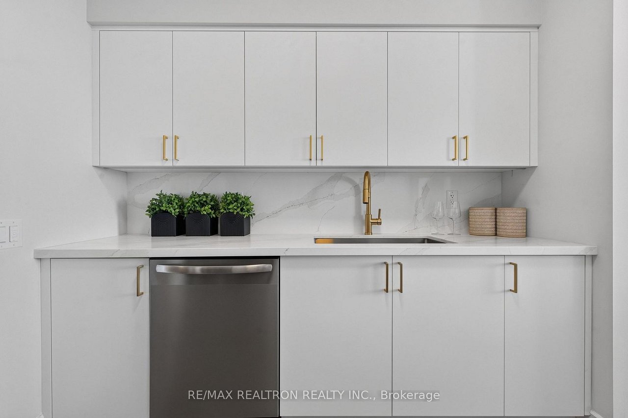 NORTH YORK LUXURY 