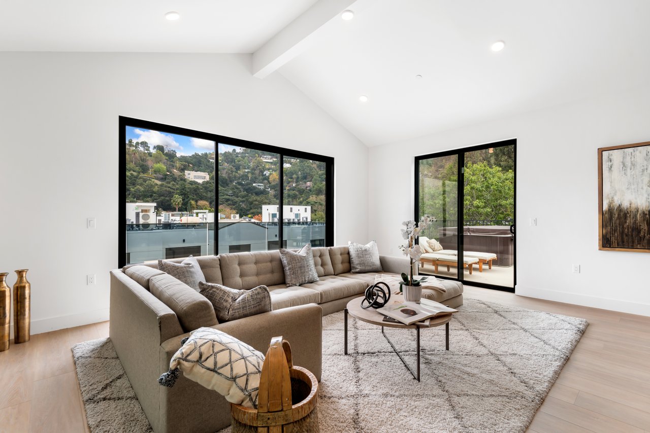 Aurelia Terrace, Regal Pl, 90068