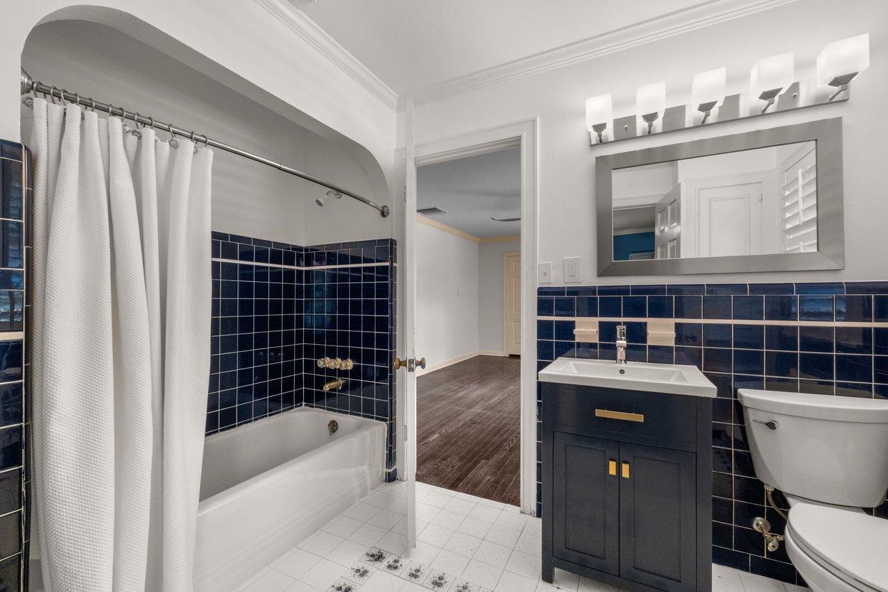 Luxury Property in Olmos Park