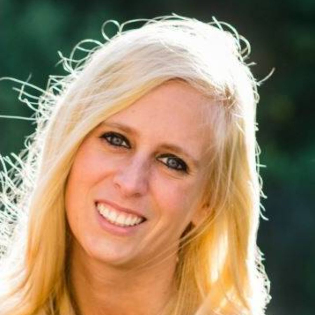 Stephanie Heisel Pittsburgh, PA Real Estate Agent Headshot